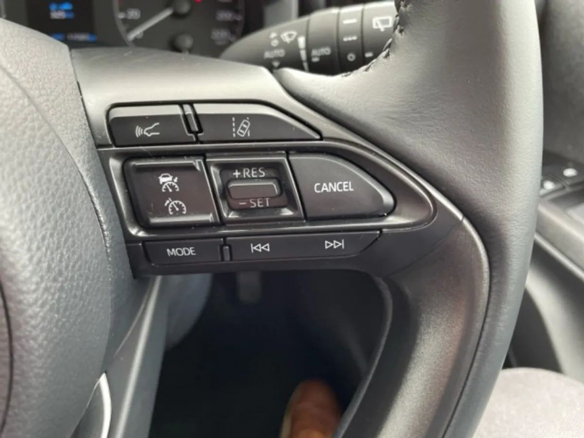 Toyota Yaris Hatchback, Petrol Hybrid, 2022, Blue