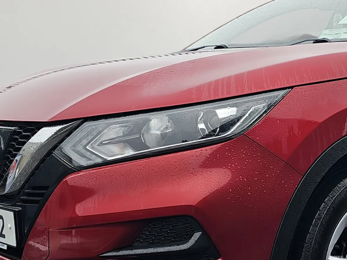 Nissan Qashqai SUV, Diesel, 2018, Red