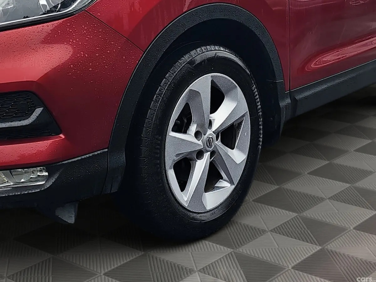 Nissan Qashqai SUV, Diesel, 2018, Red