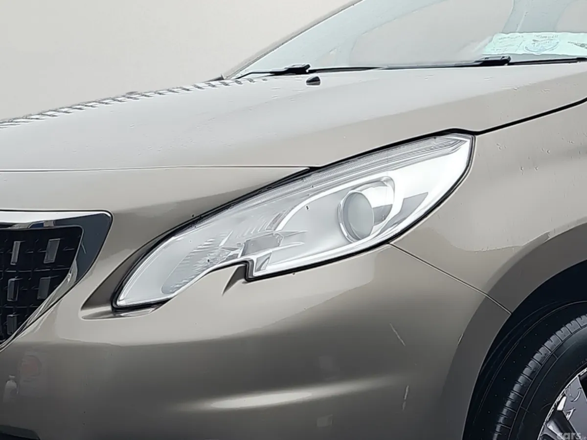Peugeot 2008 Hatchback, Petrol, 2017, Grey