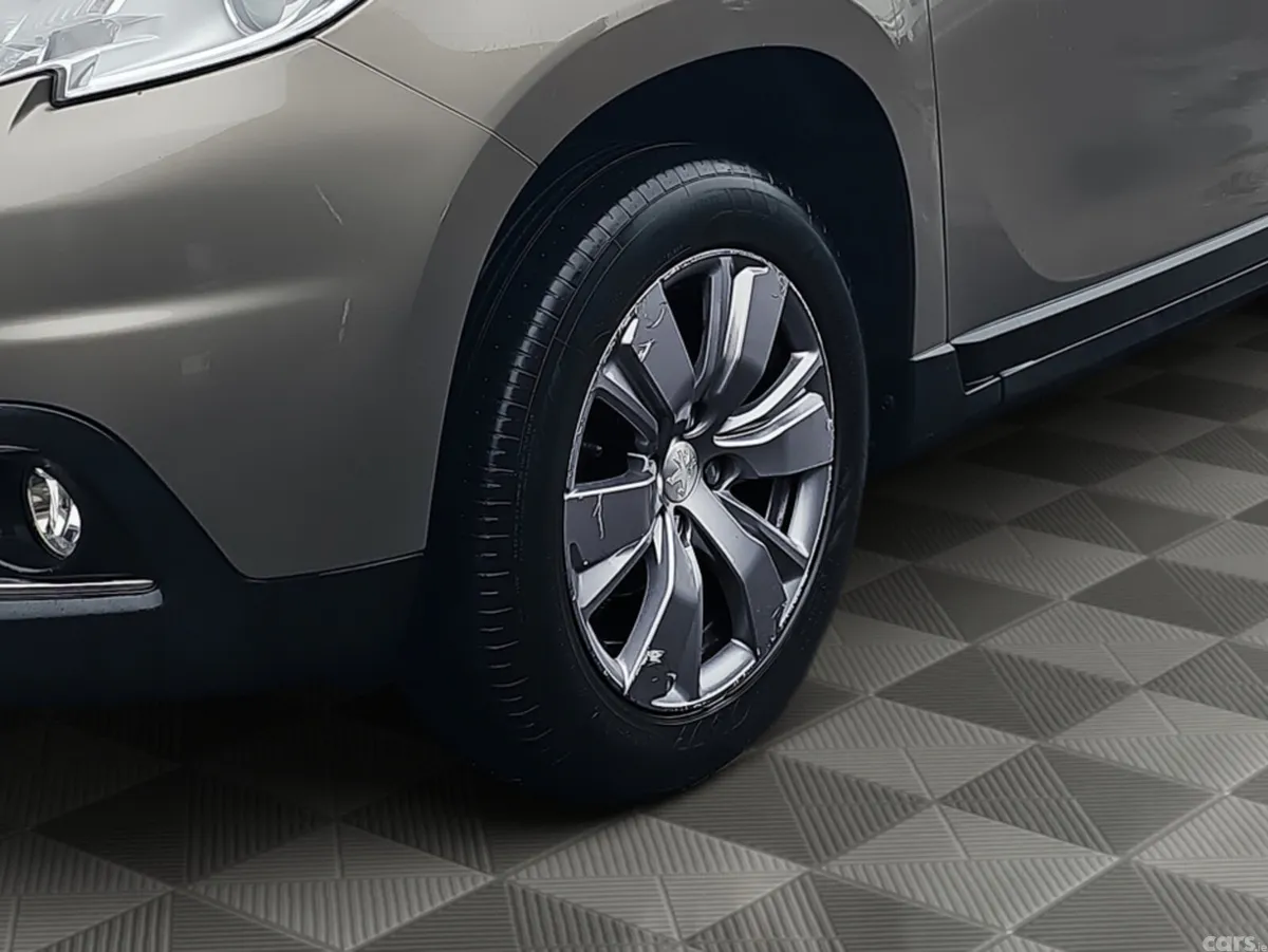 Peugeot 2008 Hatchback, Petrol, 2017, Grey