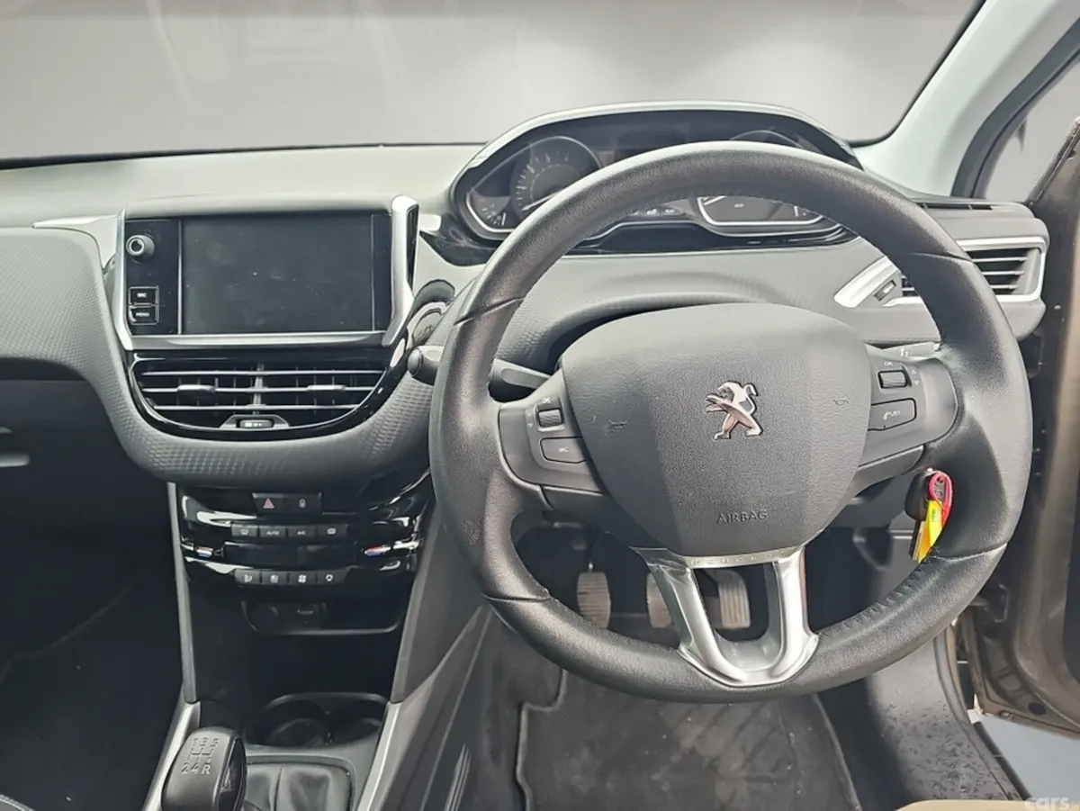 Peugeot 2008 Hatchback, Petrol, 2017, Grey
