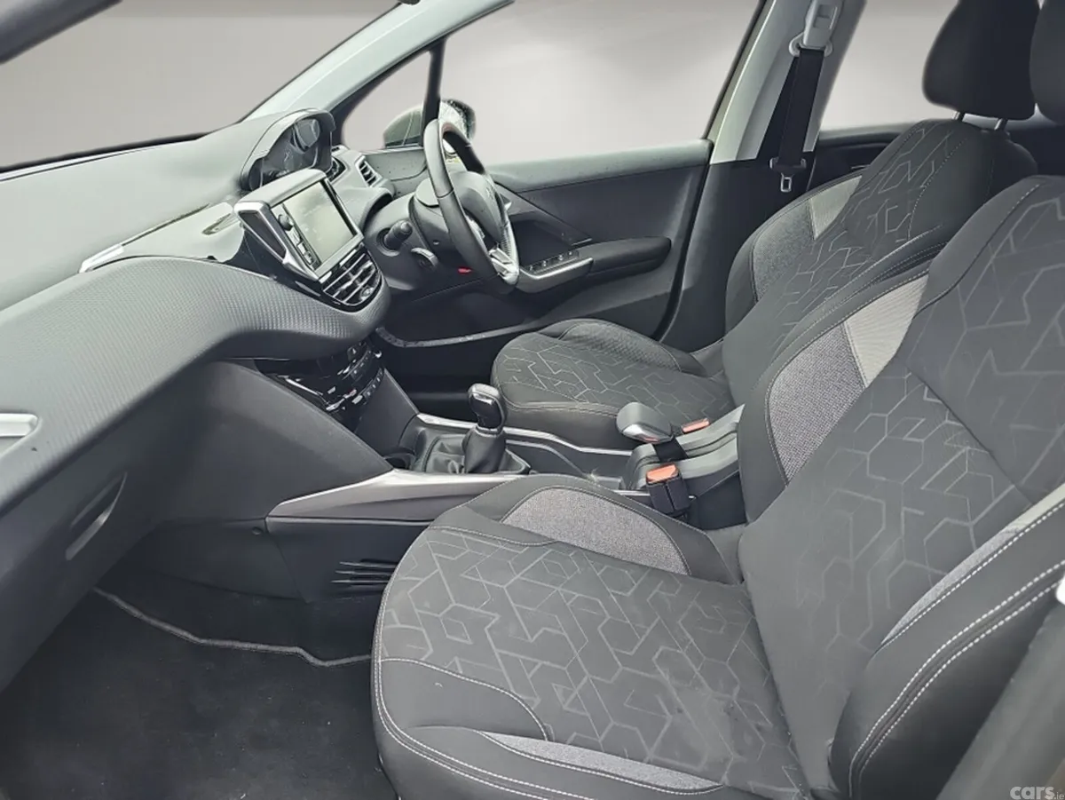 Peugeot 2008 Hatchback, Petrol, 2017, Grey