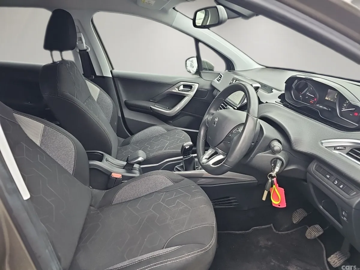 Peugeot 2008 Hatchback, Petrol, 2017, Grey