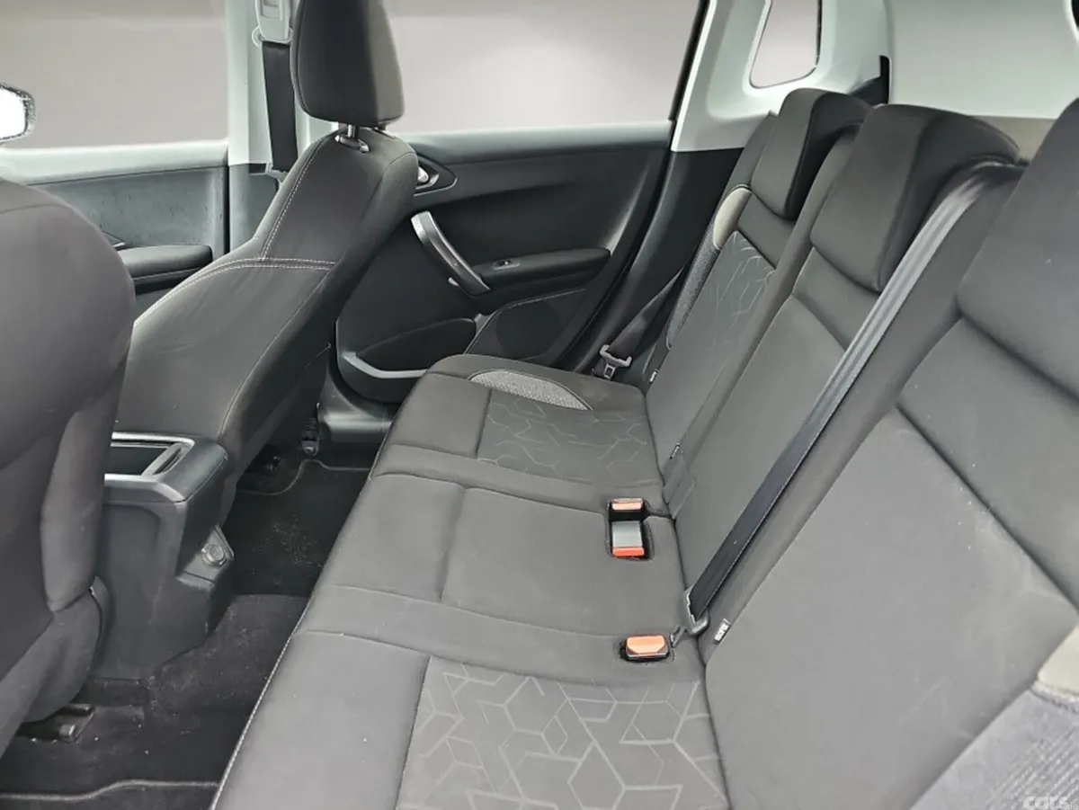 Peugeot 2008 Hatchback, Petrol, 2017, Grey