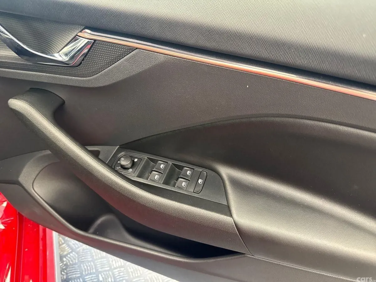 Skoda Kamiq Hatchback, Petrol, 2023, Red