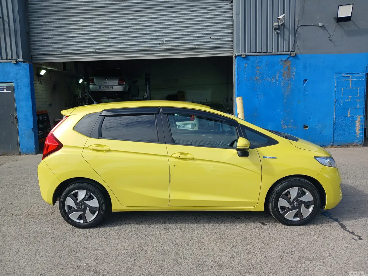 Honda Fit Hatchback, Petrol Hybrid, 2014, Yellow