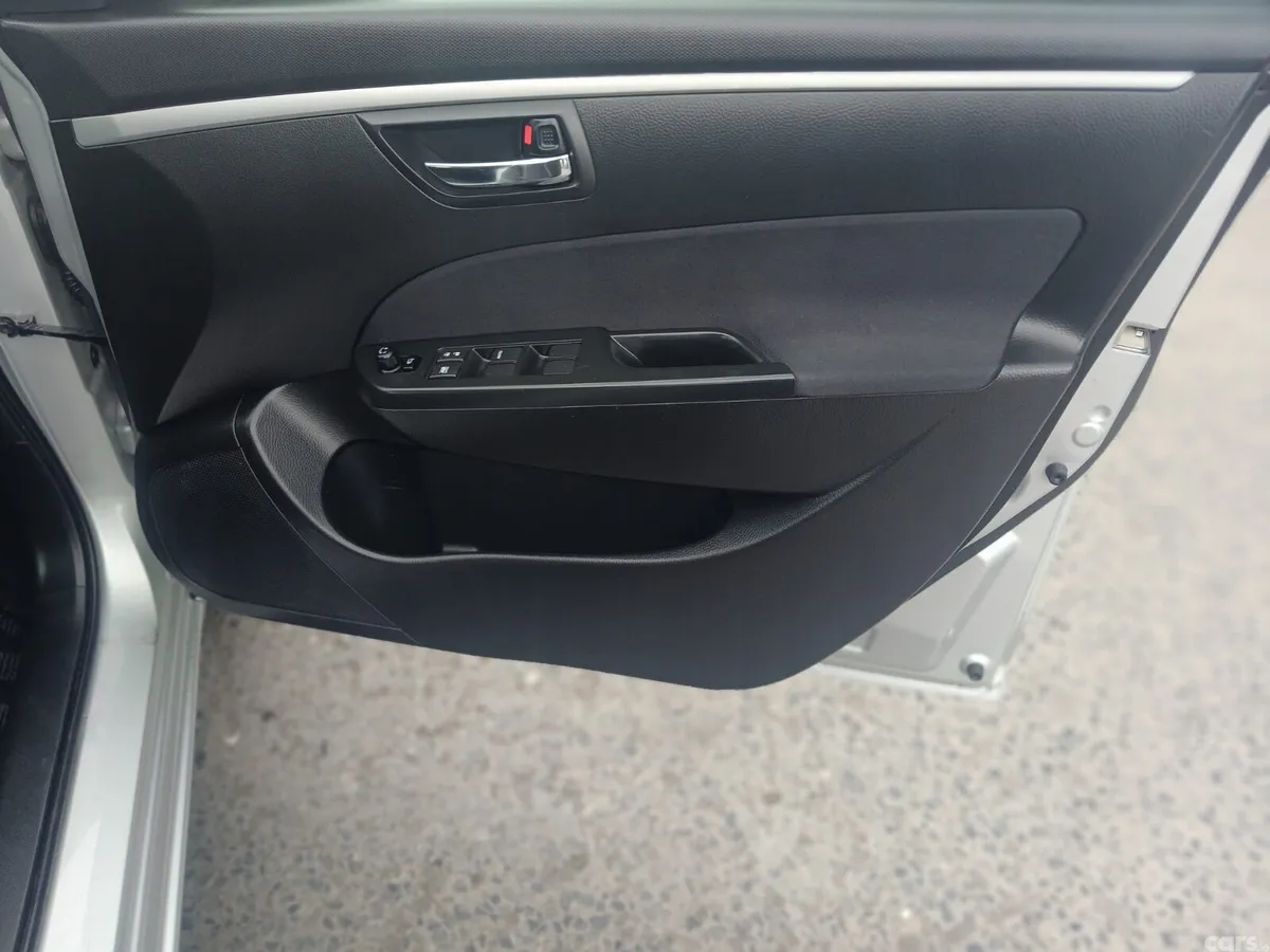 Suzuki Swift Hatchback, Petrol, 2013, Silver