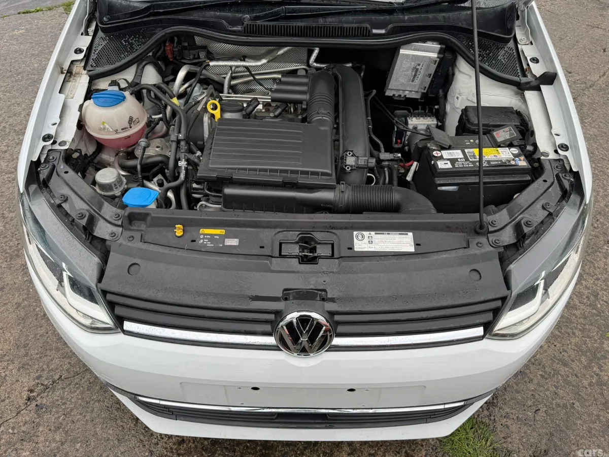 Volkswagen Polo Hatchback, Petrol, 2015, White