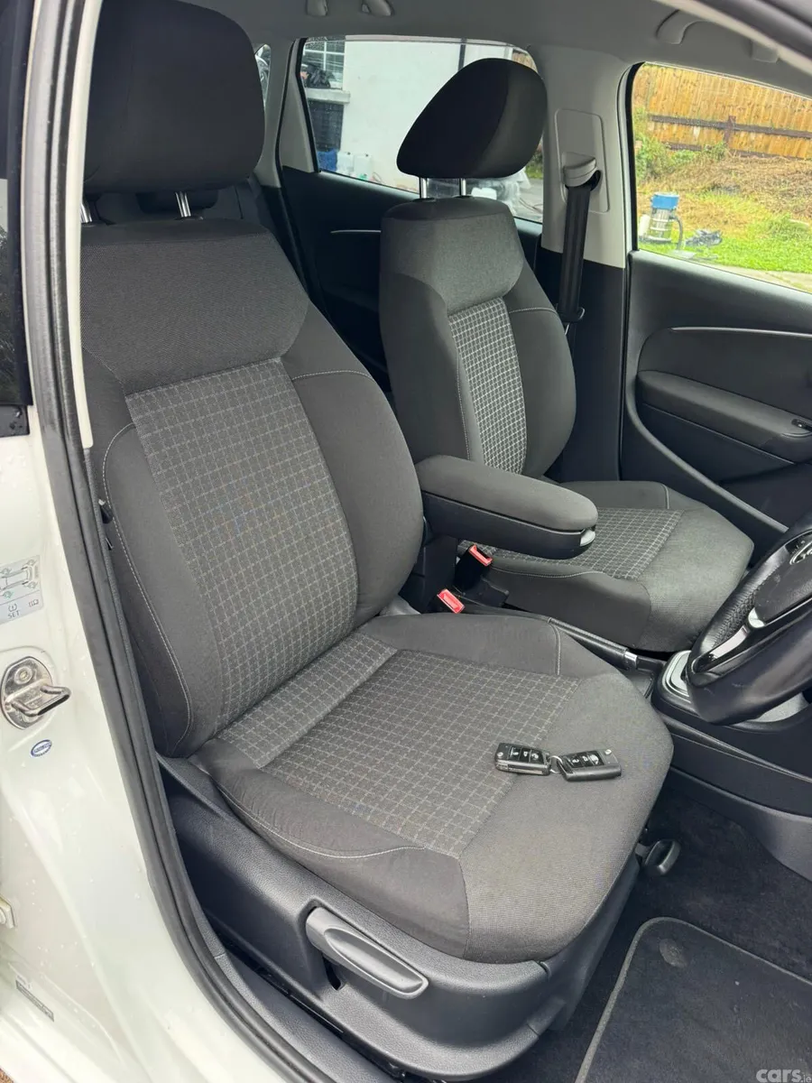 Volkswagen Polo Hatchback, Petrol, 2015, White