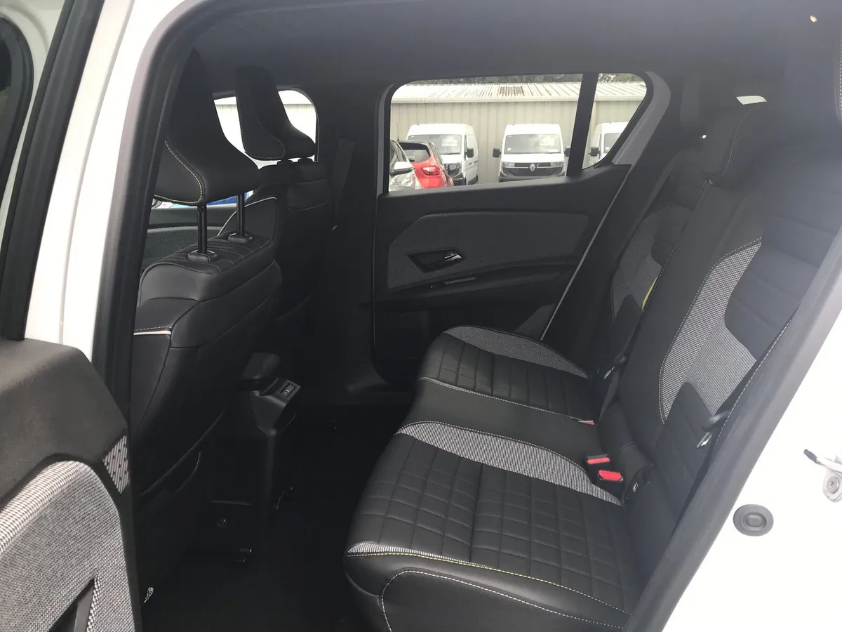 Renault 4 Hatchback, Electric, 2026, White