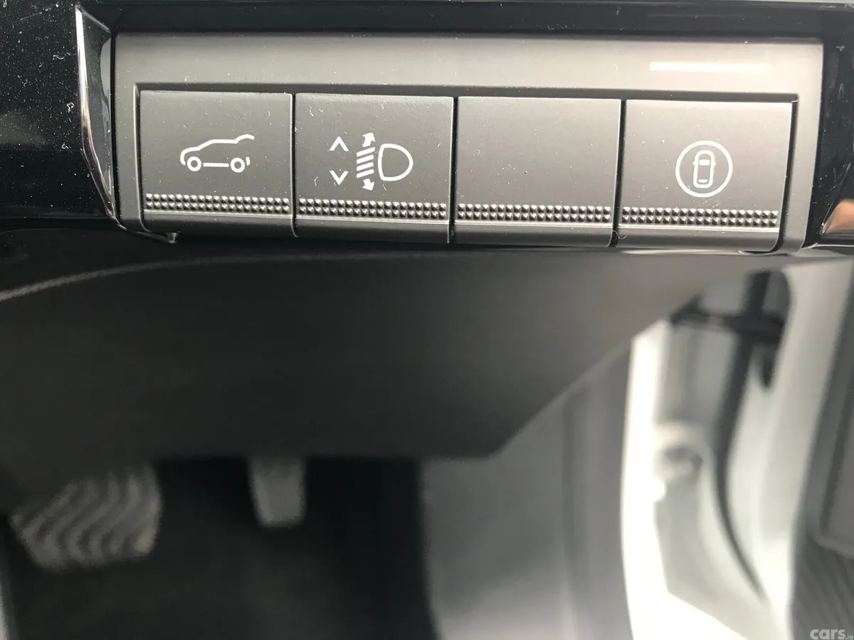Renault 4 Hatchback, Electric, 2026, White