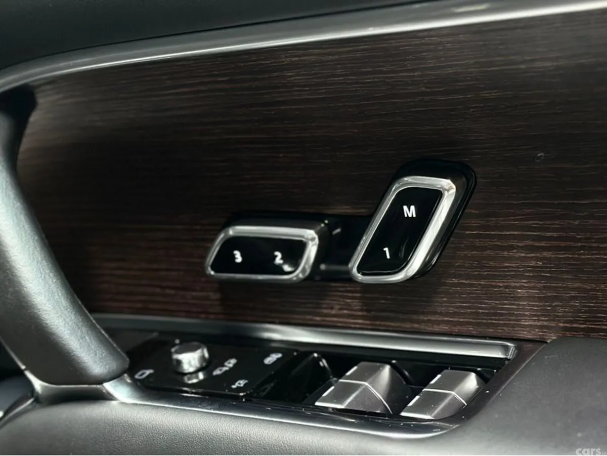 Land Rover Range Rover SUV, Petrol Plug-in Hybrid, 2023, Black