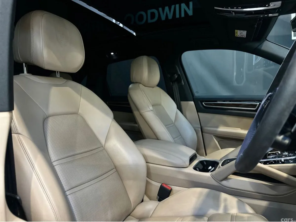 Porsche Cayenne SUV, Petrol Plug-in Hybrid, 2022, Blue