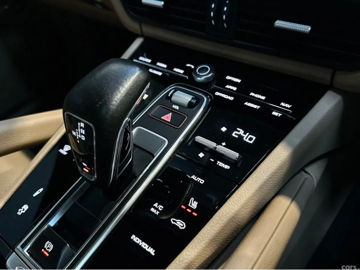 Porsche Cayenne SUV, Petrol Plug-in Hybrid, 2022, Blue