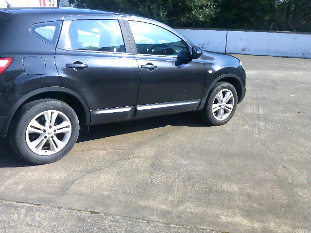 Nissan Qashqai Hatchback, Diesel, 2011, Black