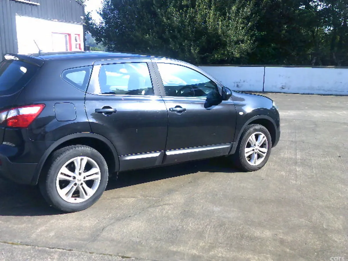 Nissan Qashqai Hatchback, Diesel, 2011, Black