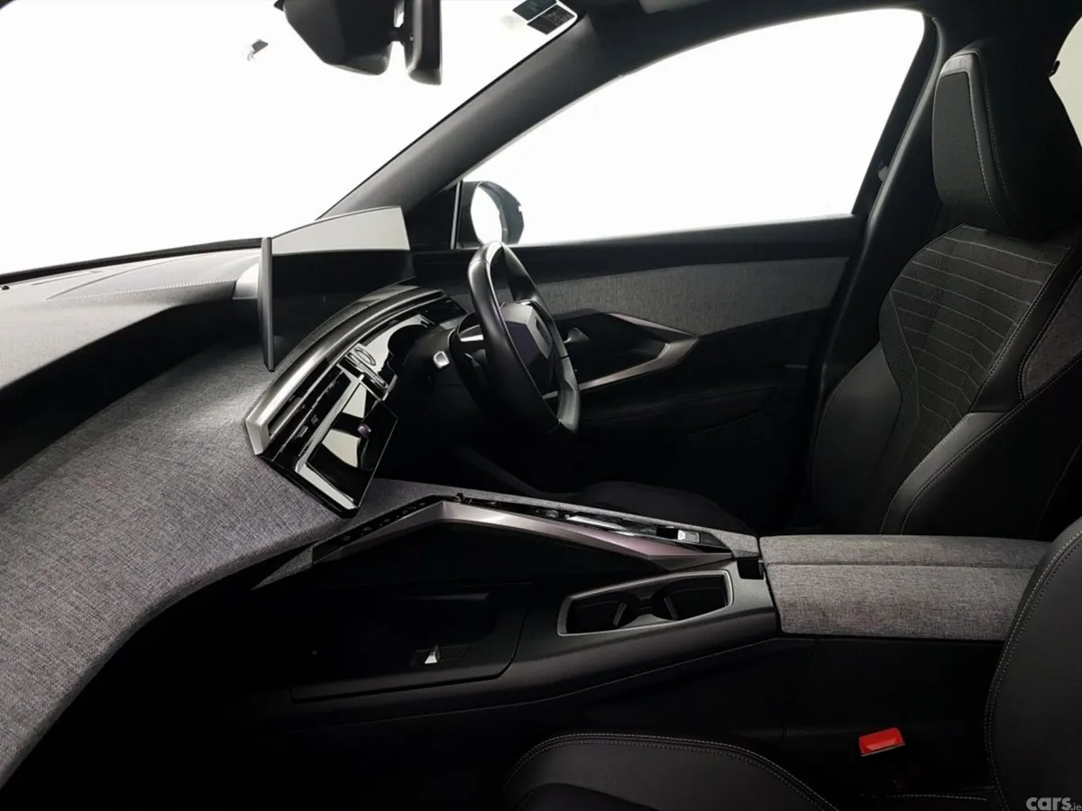 Peugeot 3008 MPV, Petrol Hybrid, 2024, Black