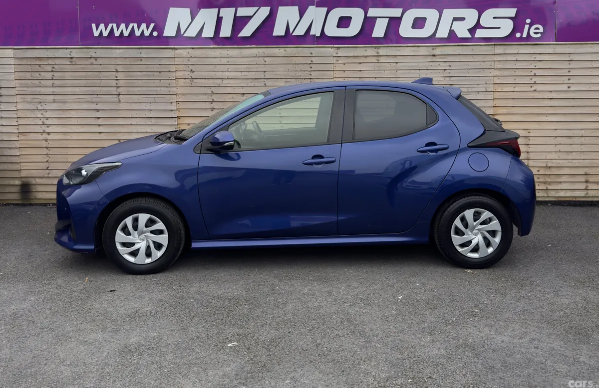 Toyota Yaris Hatchback, Petrol Hybrid, 2022, Blue