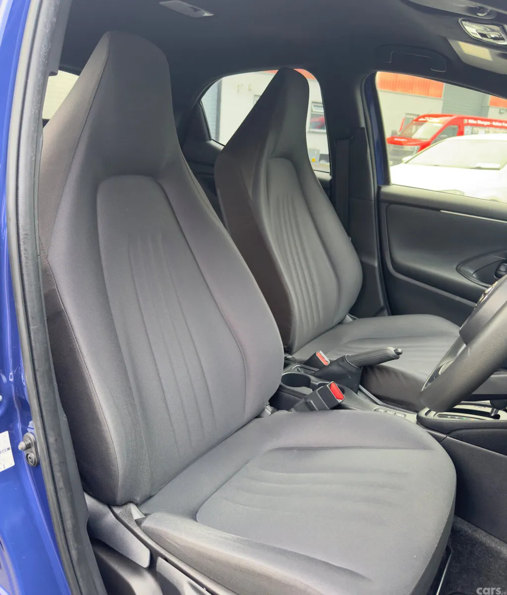 Toyota Yaris Hatchback, Petrol Hybrid, 2022, Blue