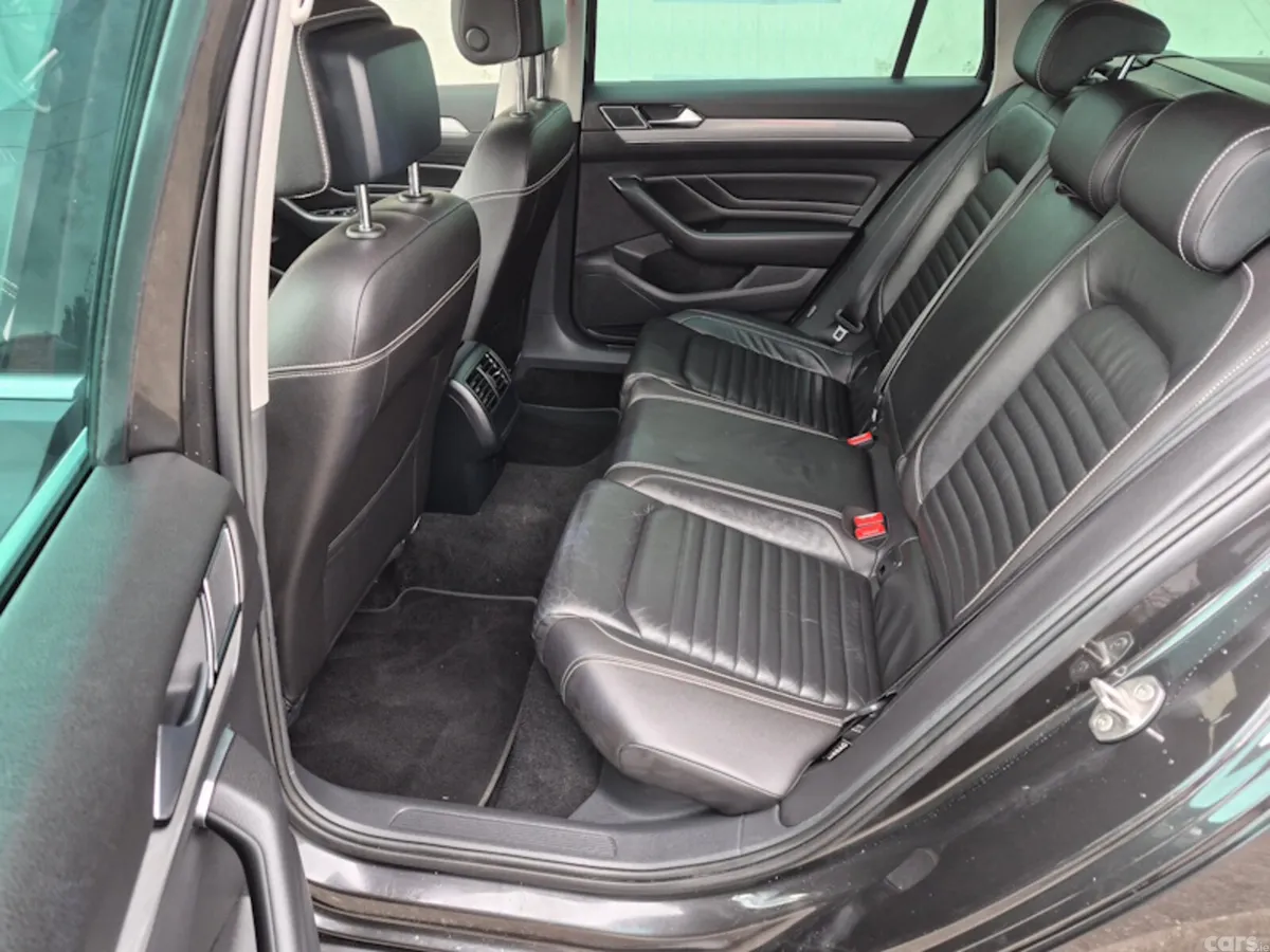 Volkswagen Passat Estate, Diesel, 2022, Grey