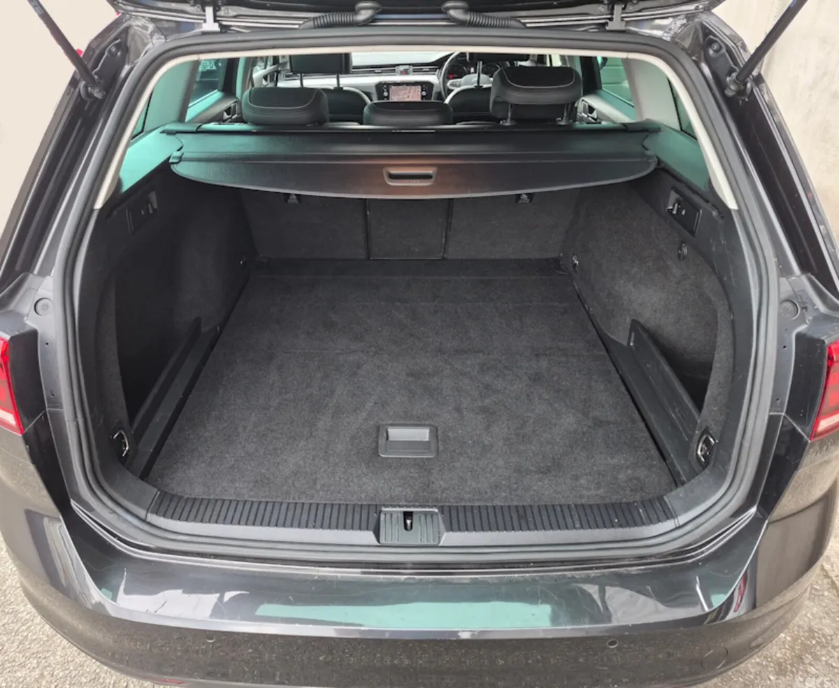 Volkswagen Passat Estate, Diesel, 2022, Grey
