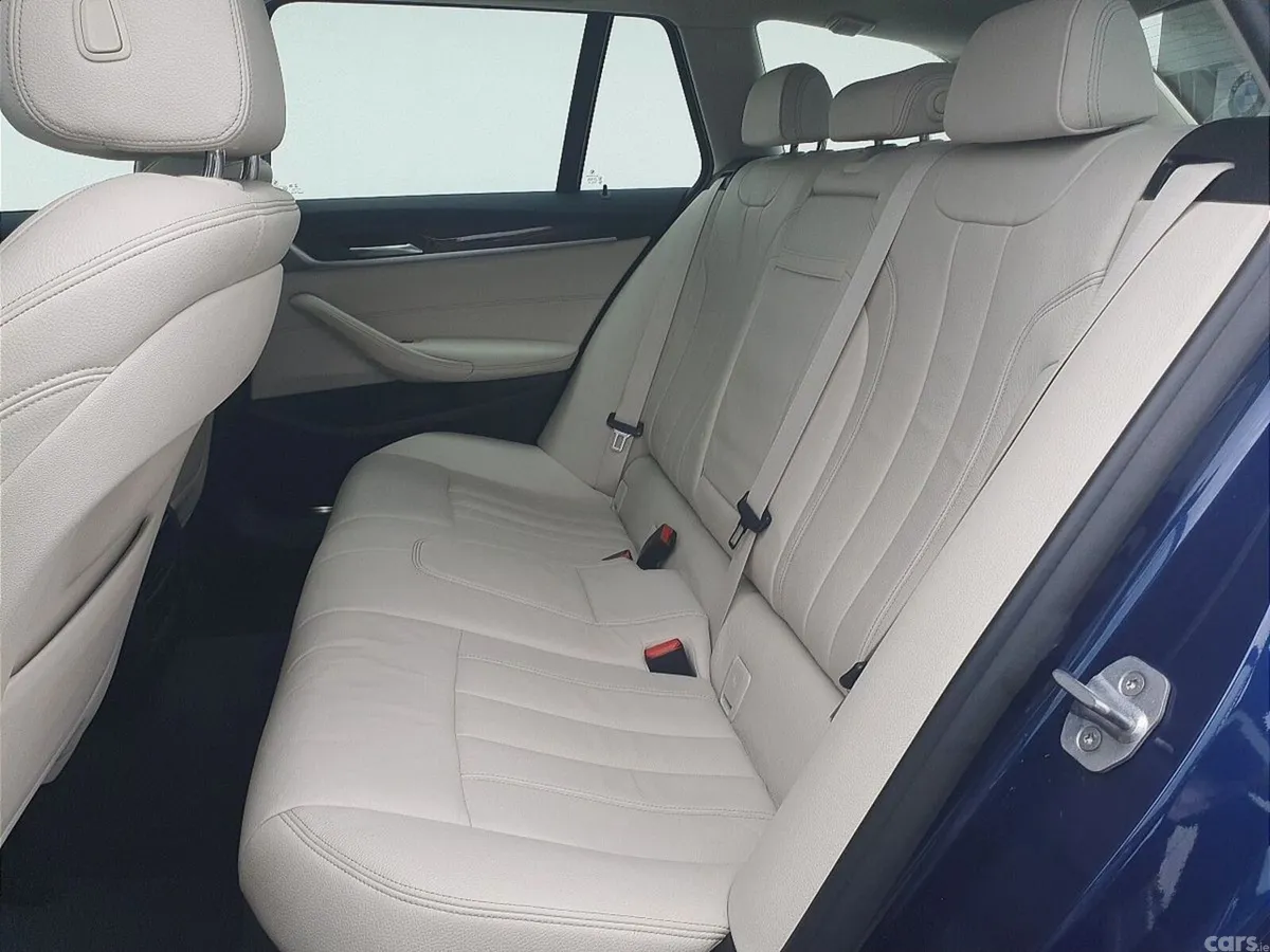 BMW 5-Series Estate, Diesel, 2018, Blue