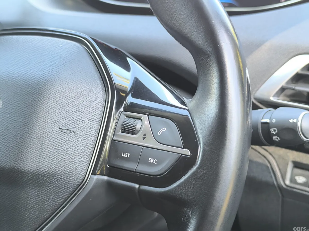 Peugeot 5008 MPV, Diesel, 2022, Black