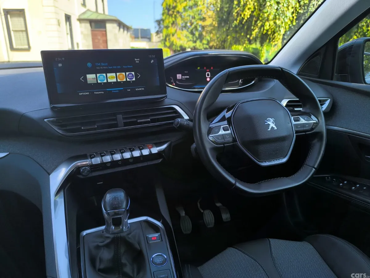 Peugeot 5008 MPV, Diesel, 2022, Black