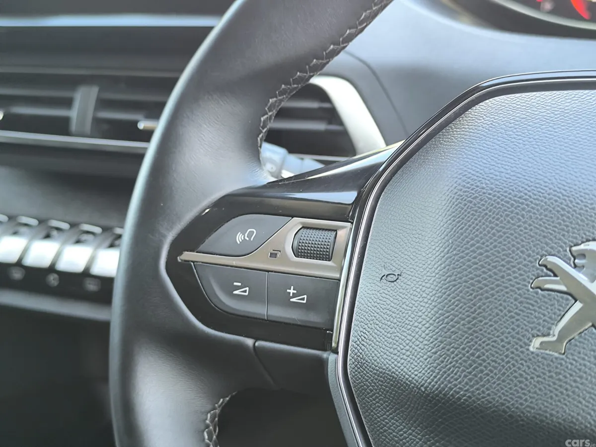 Peugeot 5008 MPV, Diesel, 2022, Black