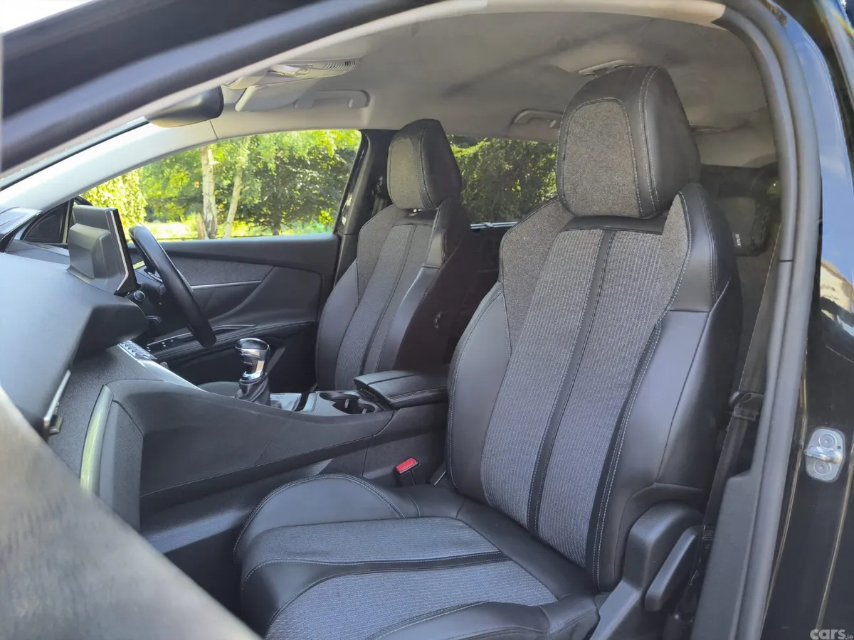 Peugeot 5008 MPV, Diesel, 2022, Black