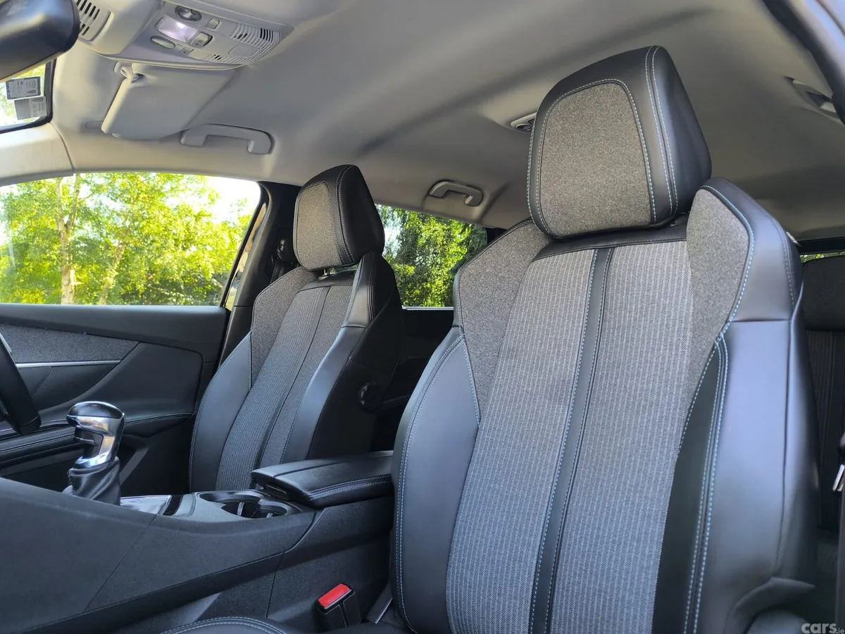 Peugeot 5008 MPV, Diesel, 2022, Black
