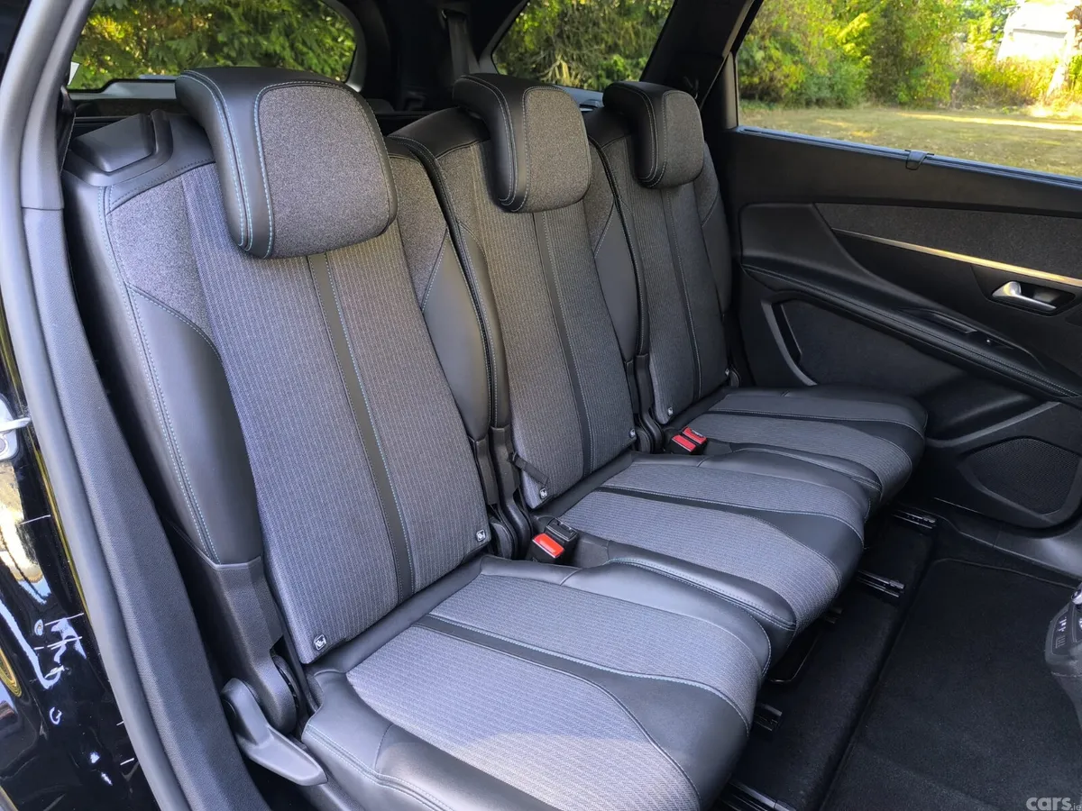 Peugeot 5008 MPV, Diesel, 2022, Black