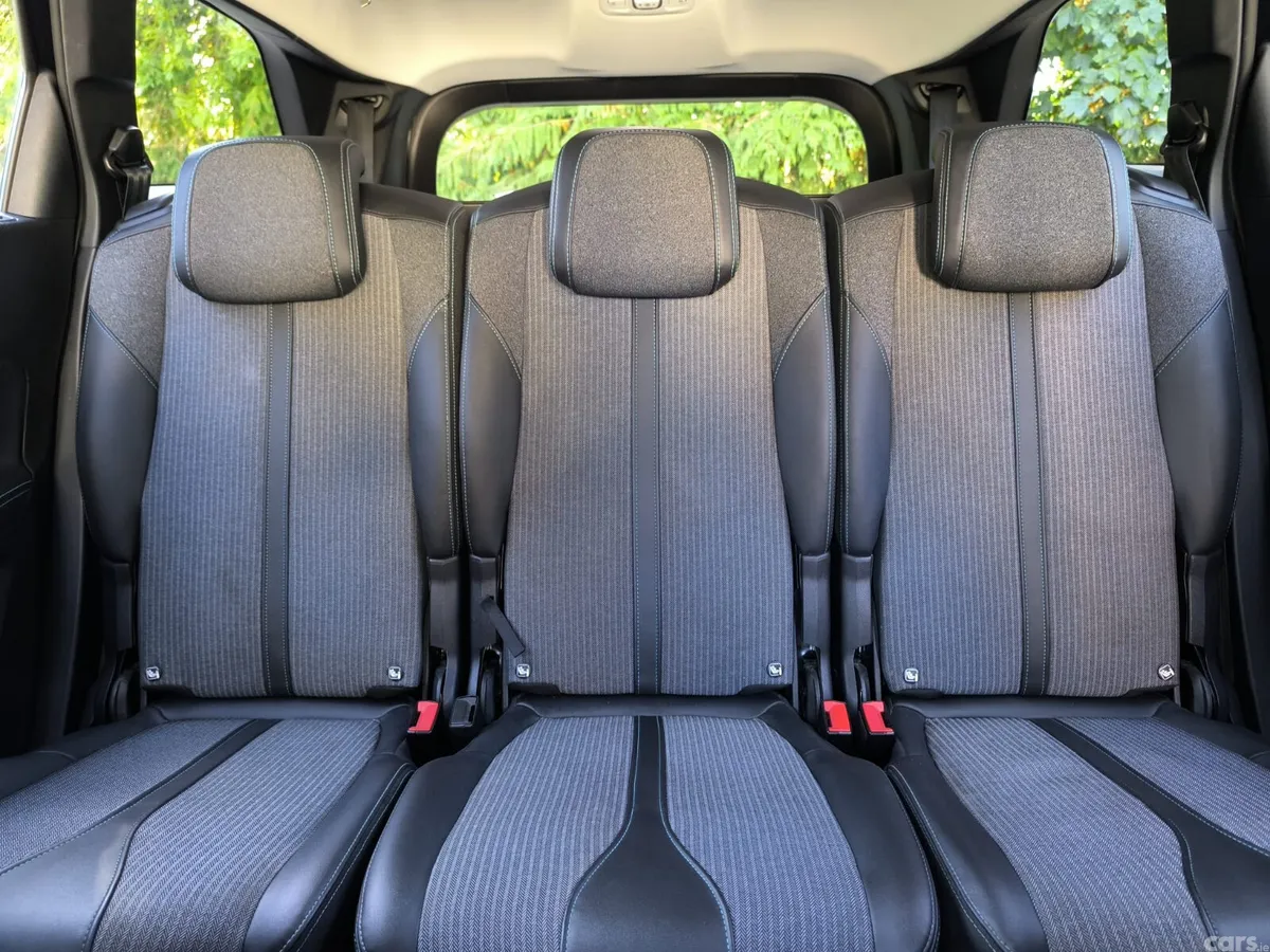 Peugeot 5008 MPV, Diesel, 2022, Black