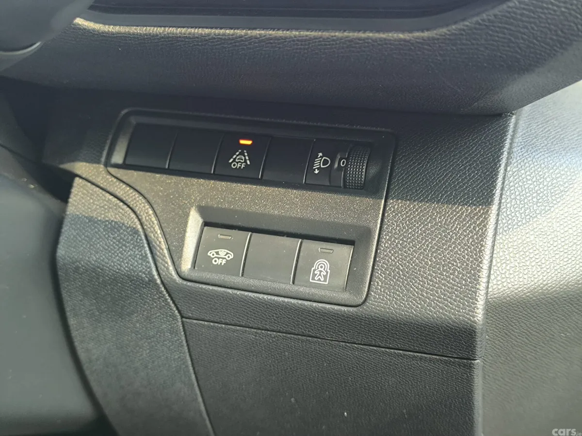 Peugeot 5008 MPV, Diesel, 2022, Black