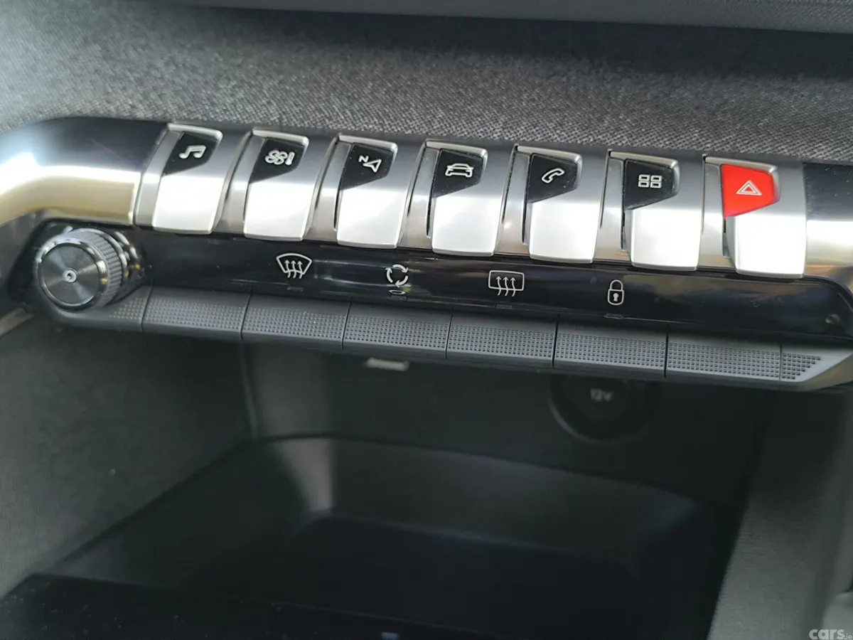 Peugeot 5008 MPV, Diesel, 2022, Black