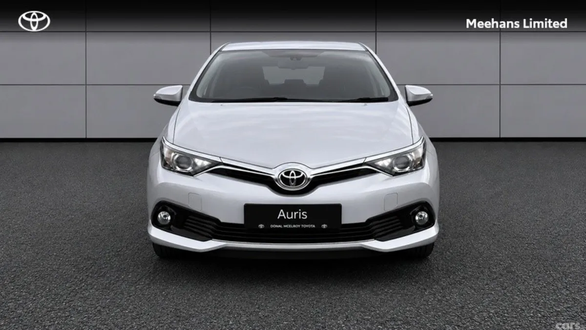 Toyota Auris Hatchback, Diesel, 2016, Silver