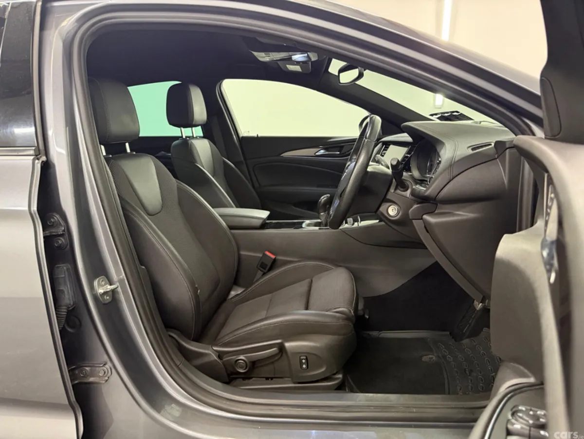 Opel Insignia Hatchback, Diesel, 2021, Grey