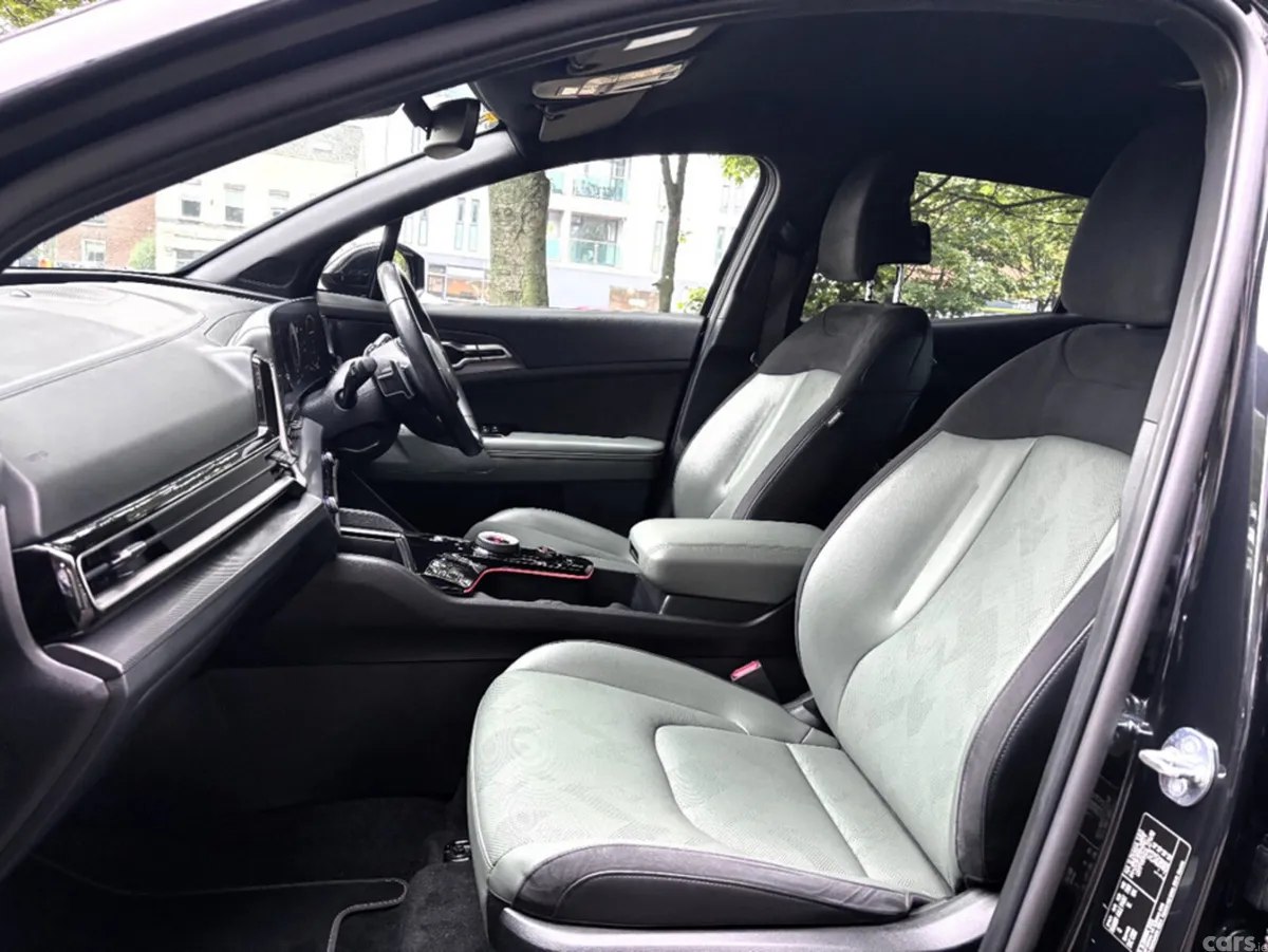 Kia Sportage MPV, Petrol Plug-in Hybrid, 2025, Black