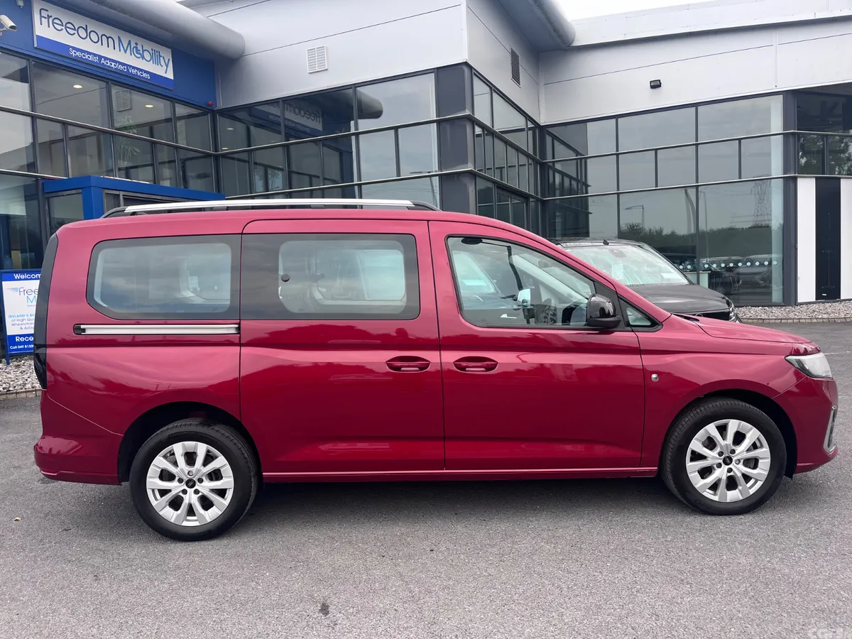 Ford Tourneo Connect MPV, Diesel, 2025, Red