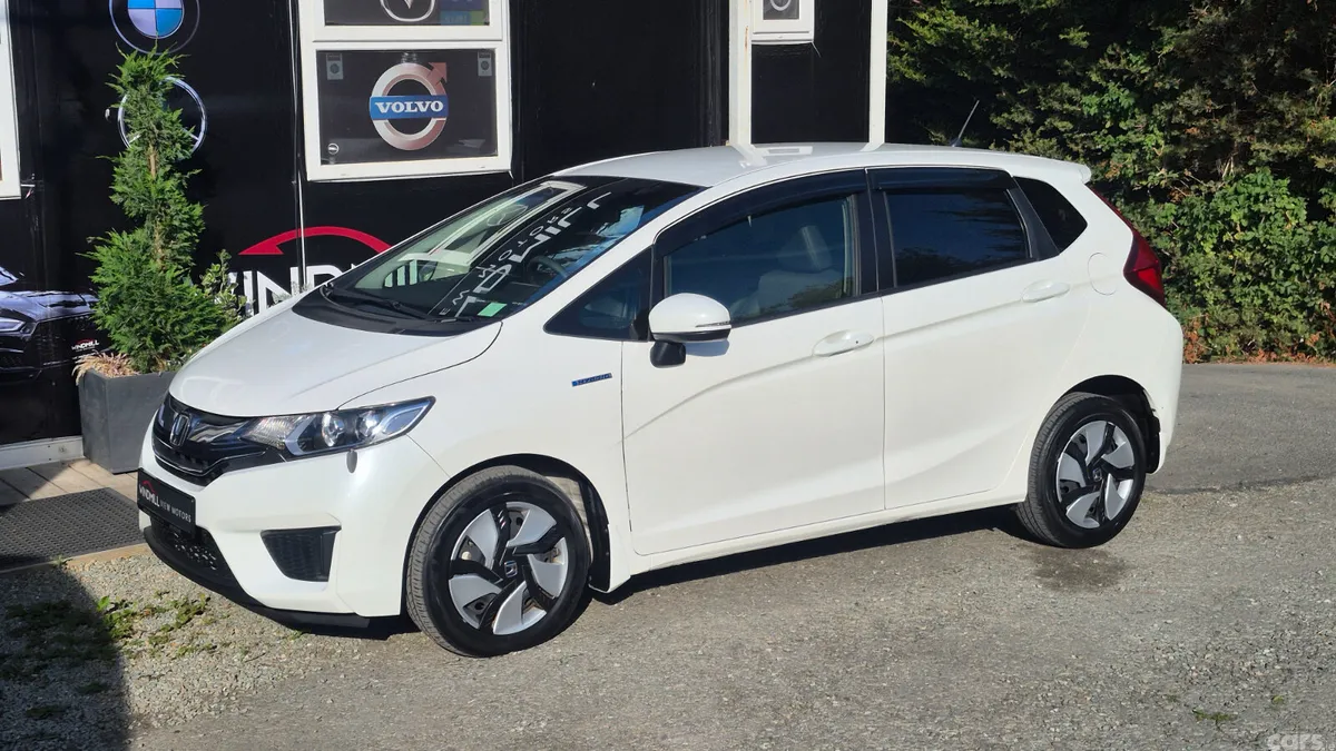 Honda Fit Hatchback, Petrol Hybrid, 2015, White