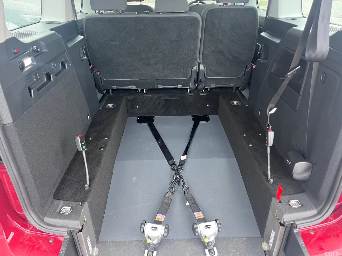 Ford Tourneo Connect MPV, Diesel, 2025, Red