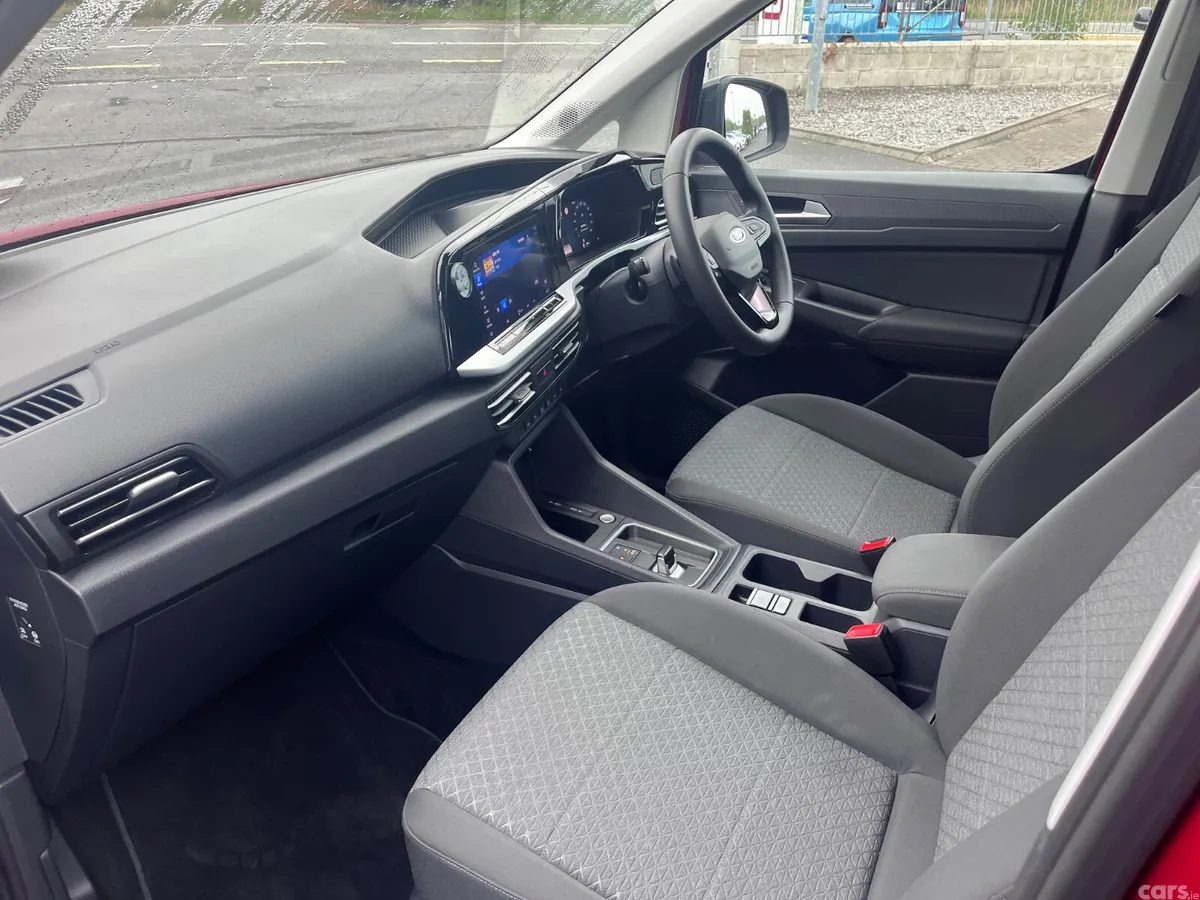 Ford Tourneo Connect MPV, Diesel, 2025, Red