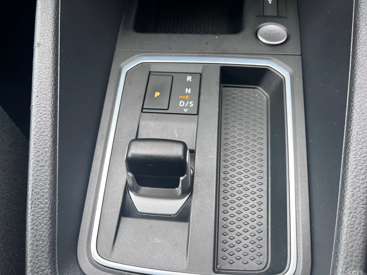 Ford Tourneo Connect MPV, Diesel, 2025, Red
