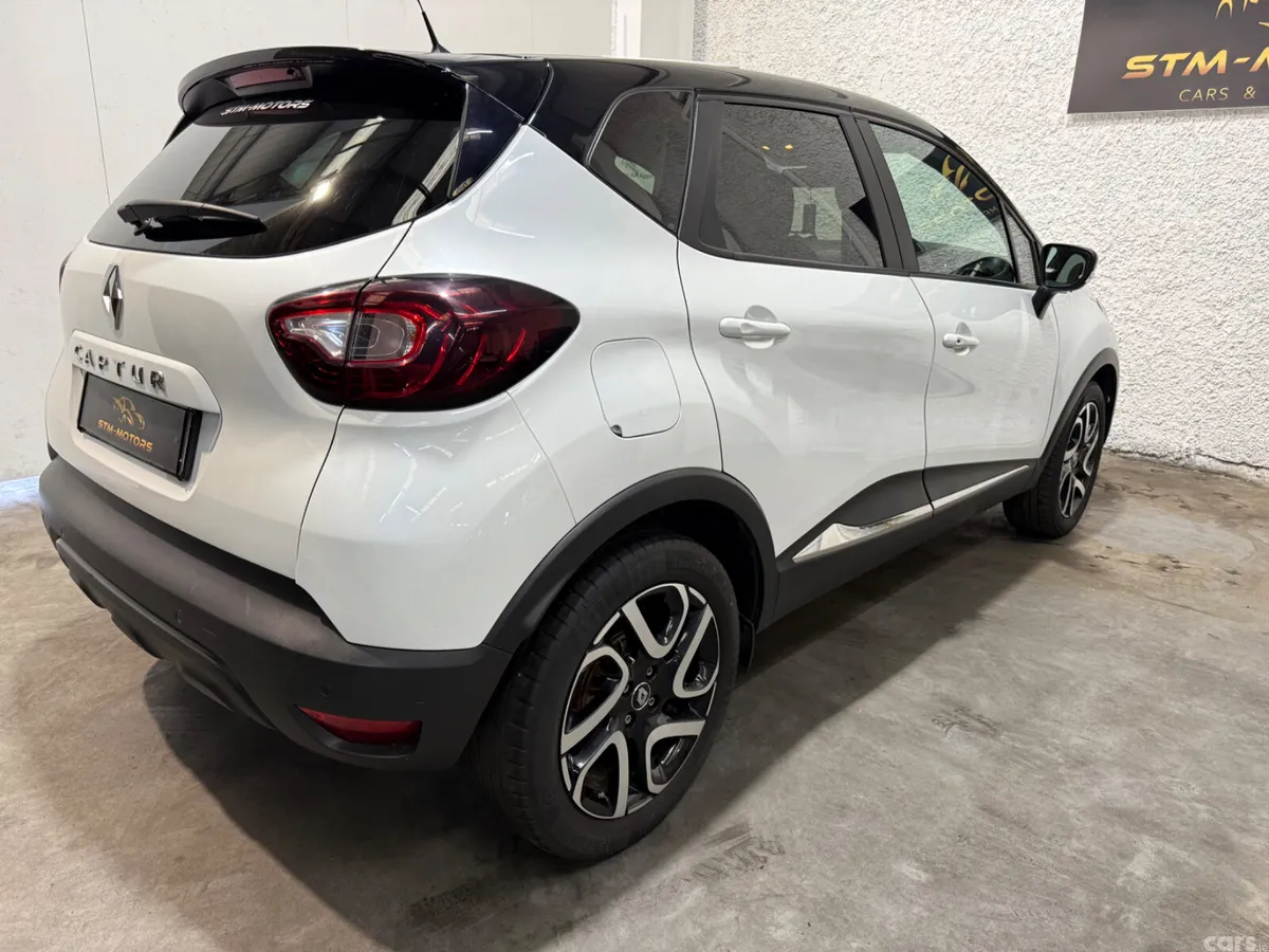 Renault Captur Hatchback, Petrol, 2021, White