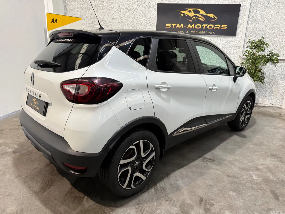 Renault Captur Hatchback, Petrol, 2021, White