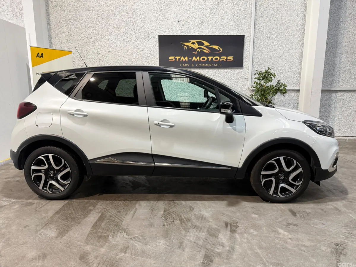 Renault Captur Hatchback, Petrol, 2021, White