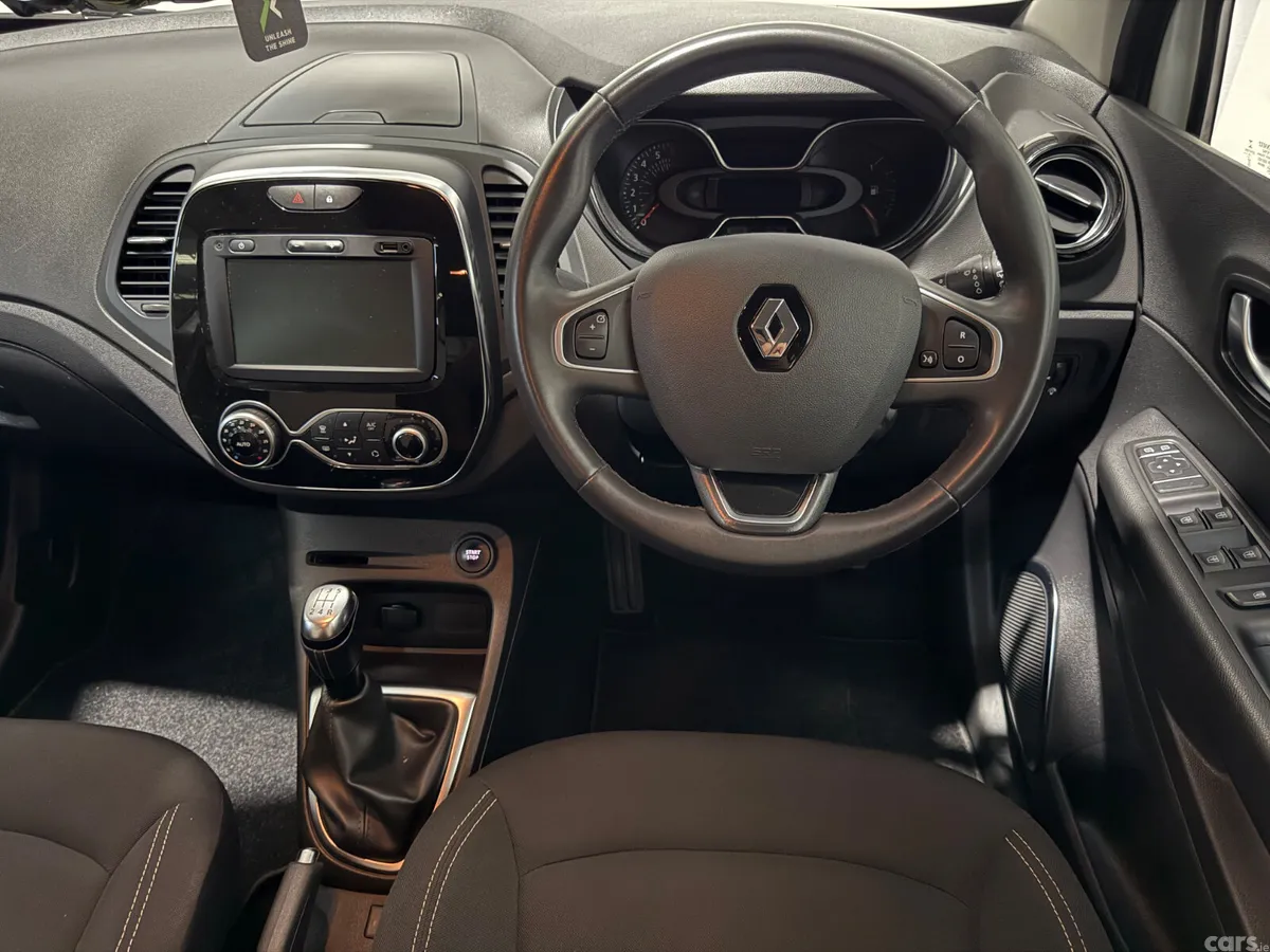 Renault Captur Hatchback, Petrol, 2021, White
