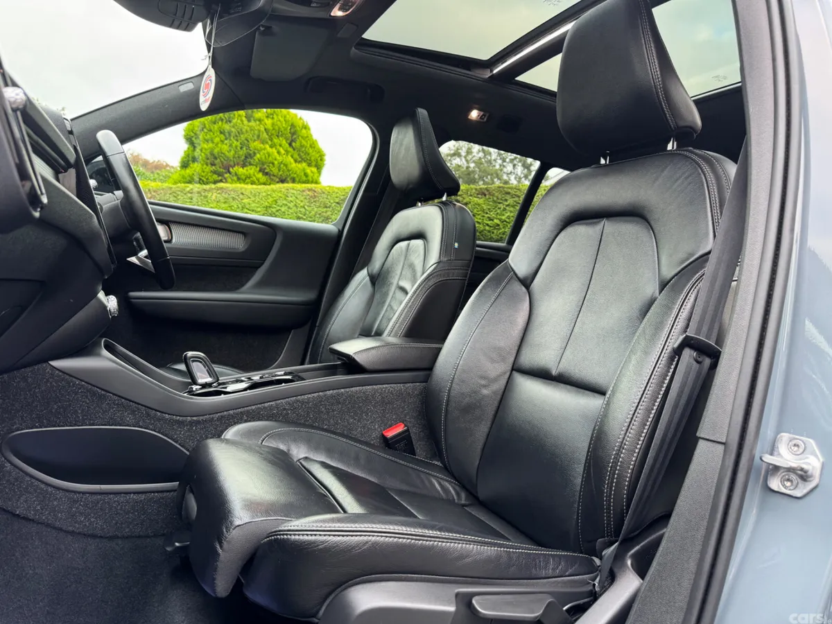 Volvo XC40 SUV, Petrol Hybrid, 2021, Grey
