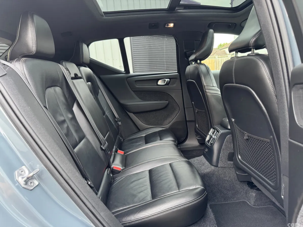 Volvo XC40 SUV, Petrol Hybrid, 2021, Grey